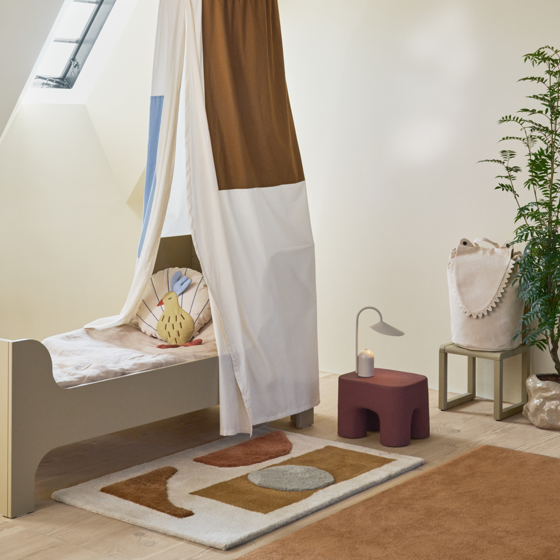 Sill Junior Bed